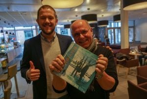 Markus Kvavik og Egil Svartdal poserer for kamera.