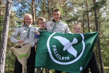 Foto av ungdommer på Falkeleir