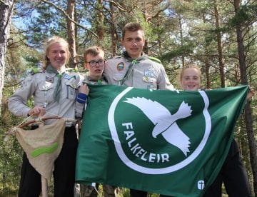 Foto av ungdommer på Falkeleir