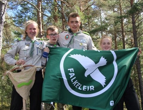 Foto av ungdommer på Falkeleir