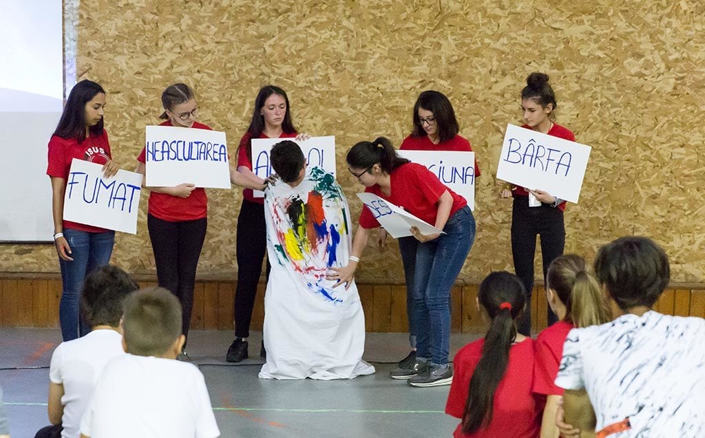 Ungdom dramatiserer undervisningen