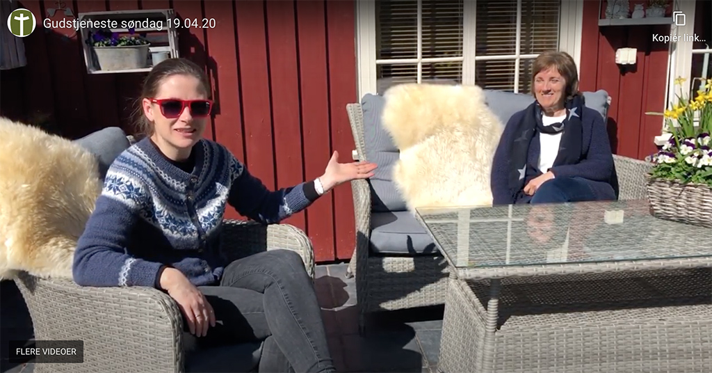 Maria Morfjord i samtale med menighetsmedlem