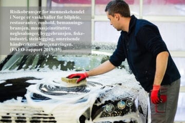 Foto av en som vasker bilen - en bransje i Norge som er utsatt for menneskehandel i følge Fafo-rapport.