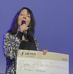 Ann Mari Lende mottar UNG prisen