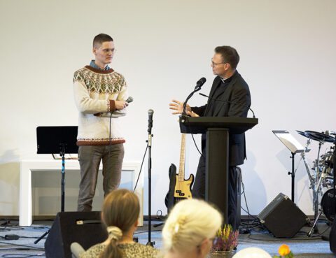 Follow misjonskirke bilde av ny pastor sammen med menighetsrådgiver Kjell