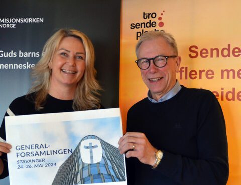 Foto av Siri Iversen og Dag Andersen som ønsker velkommen til generalforsamling 2024. Foto: Trond Filberg